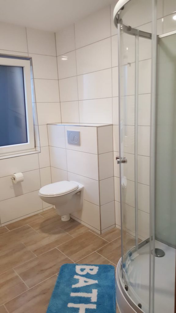 Sanitäranlagen - Dusche und Toilette